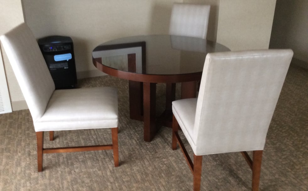 round table 3 chairs.jpg