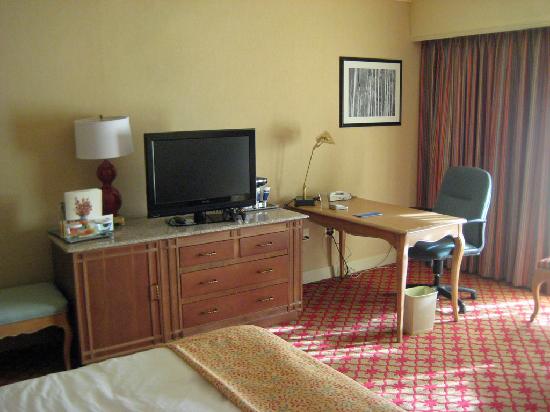flat-screen-tv-and-desk.jpg