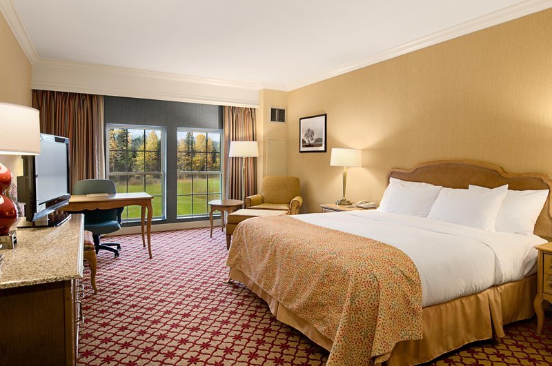 king-bed-guestroom.jpg