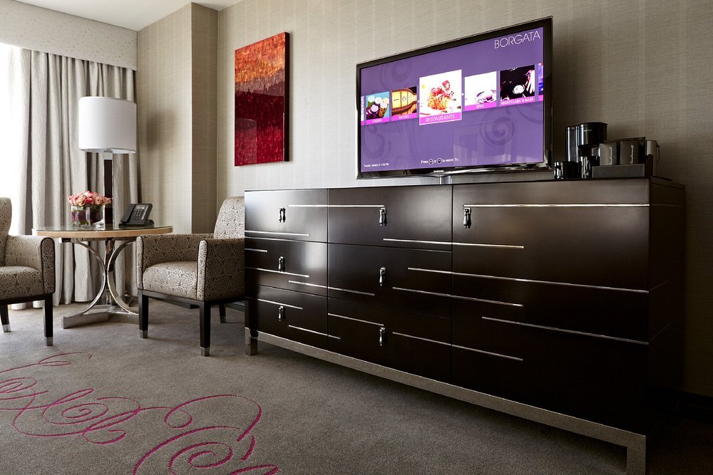 classic-room-tv-area