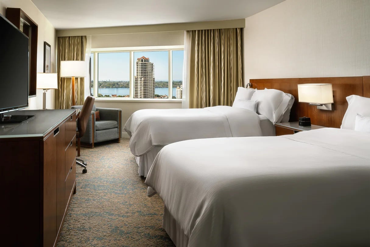 sanws-double-guestroom-bayview-6490-hor-clsc