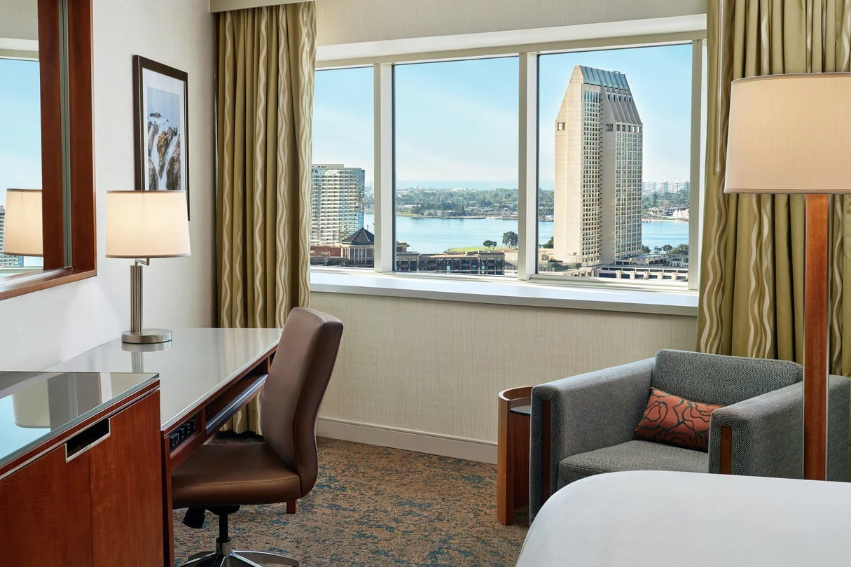sanws-guestroom-bayview-6489-hor-clsc